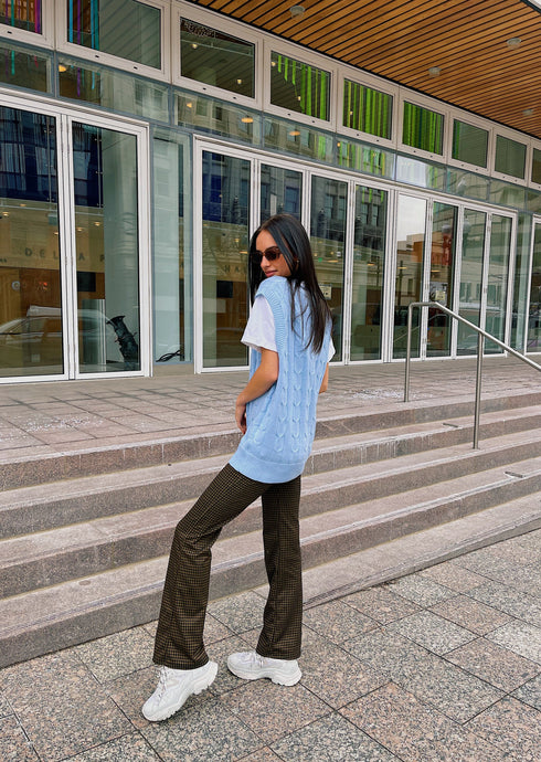 Clueless Cable Knit Vest// Chambray